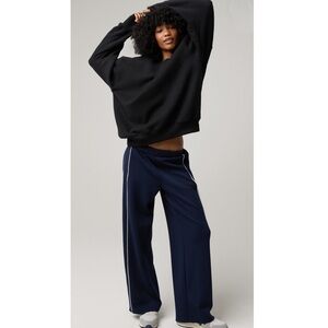 OFFLINE By Aerie Cloud Fleece Oversized Crewneck NWOT Size MEDIUM